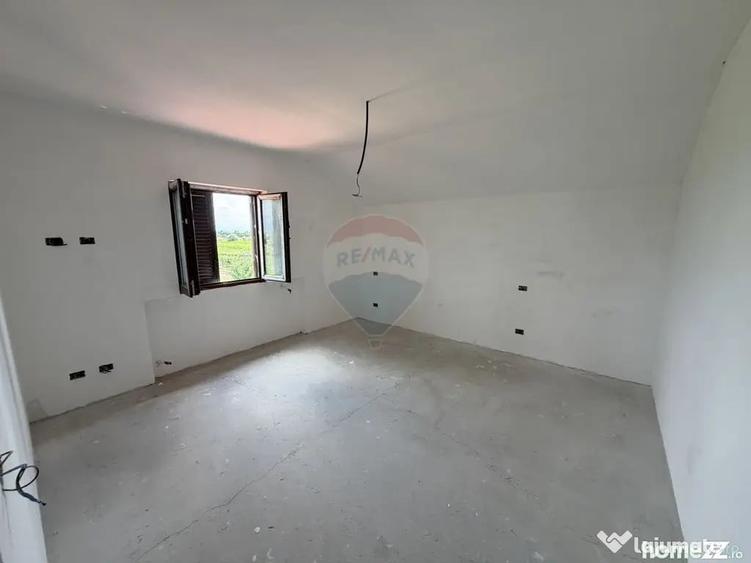 Casă cu 5 camere cu Teren 3960 Mp în Lămotești