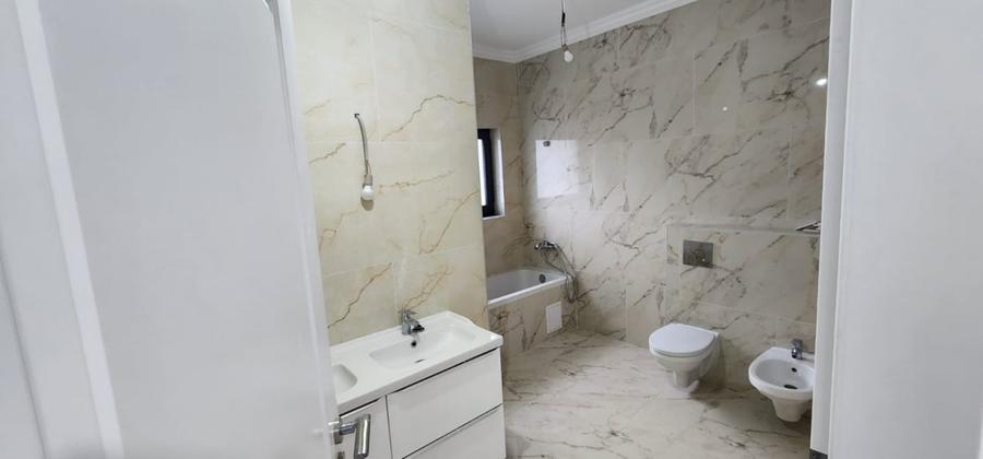 Casă individuală cu 4 camere cu Canalizare în Miroslava