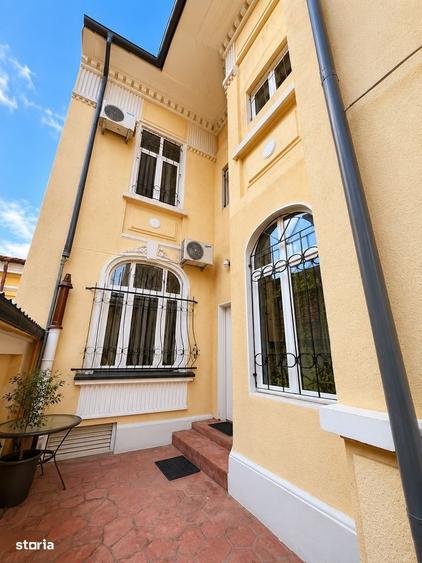 Casă cu 4 camere în Central