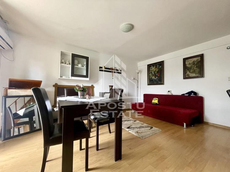 Apartament cu 3 camere semidecomandat, mobilat în Dâmbovița