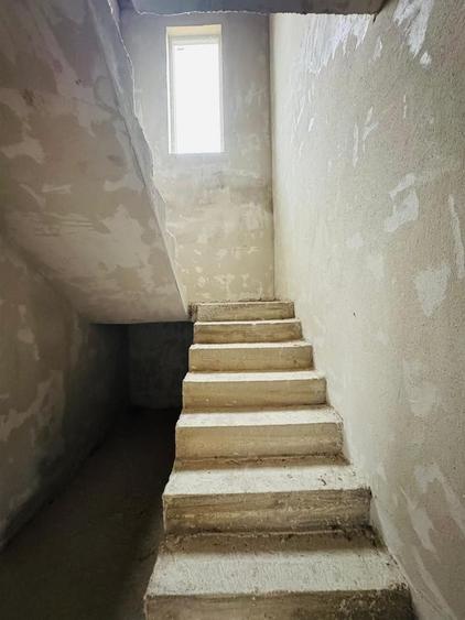 Duplex cu 10 camere decomandat cu Teren 692 Mp în Dealuri Oradea