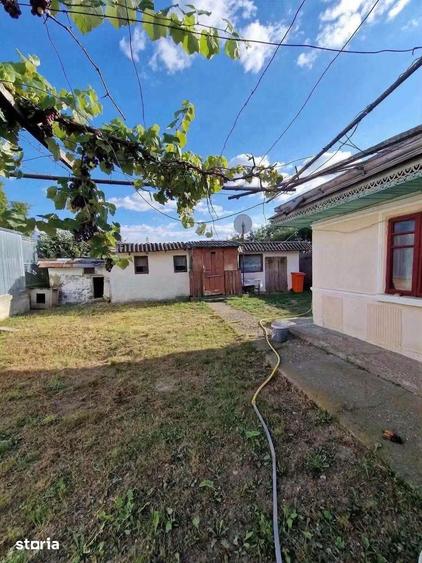 Casă cu 3 camere cu Teren 1200 Mp în Central