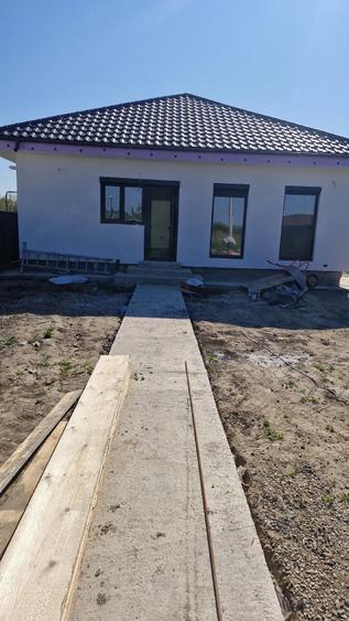 Casă cu 3 camere cu Teren 385 Mp în Central