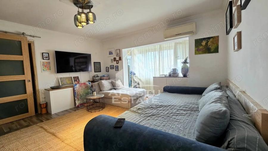 Apartament cu 3 camere semidecomandat în Bucovina