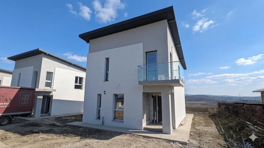 Casă cu 4 camere cu Garaj în Miroslava