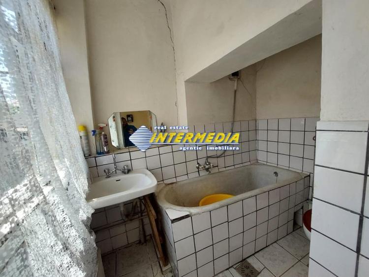 Casă individuală cu 3 camere cu Canalizare în Central