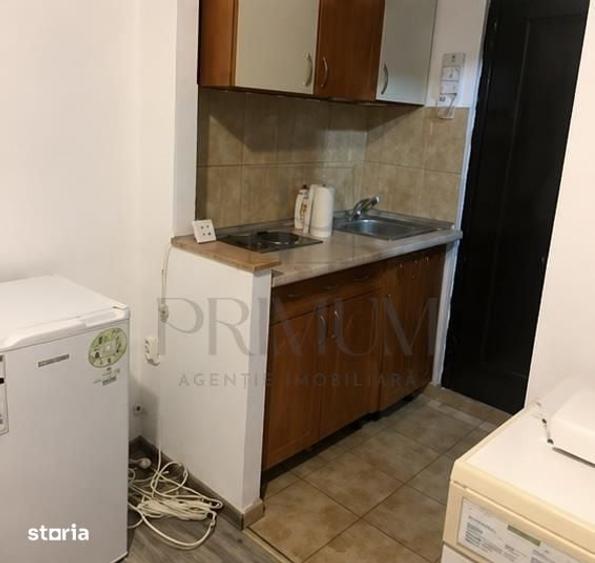 Garsonieră decomandată în Est
