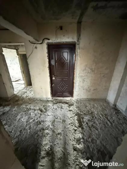 Apartament cu 3 camere decomandat în Independenței