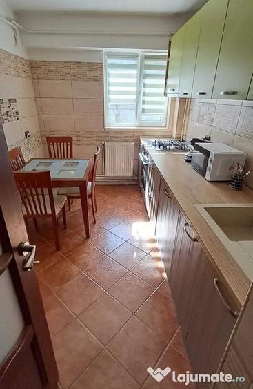Apartament cu 3 camere decomandat în Micro 17