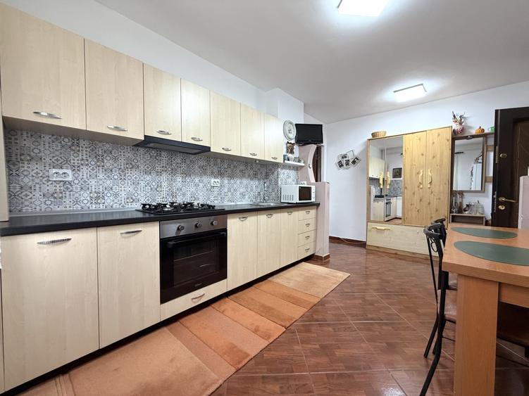 Apartament cu 2 camere semidecomandat, mobilat în Lugojului