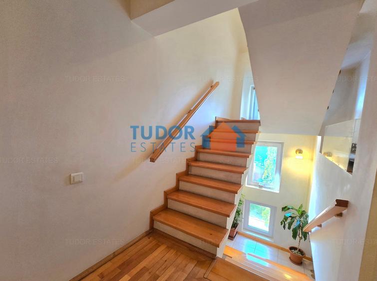 Casă individuală cu 7 camere cu Canalizare în Pipera
