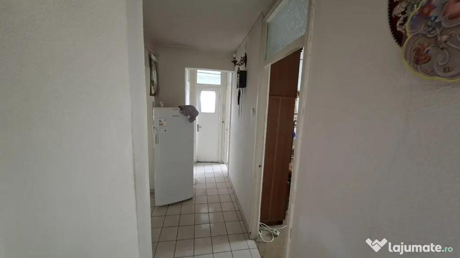 Apartament cu 4 camere decomandat în Republicii