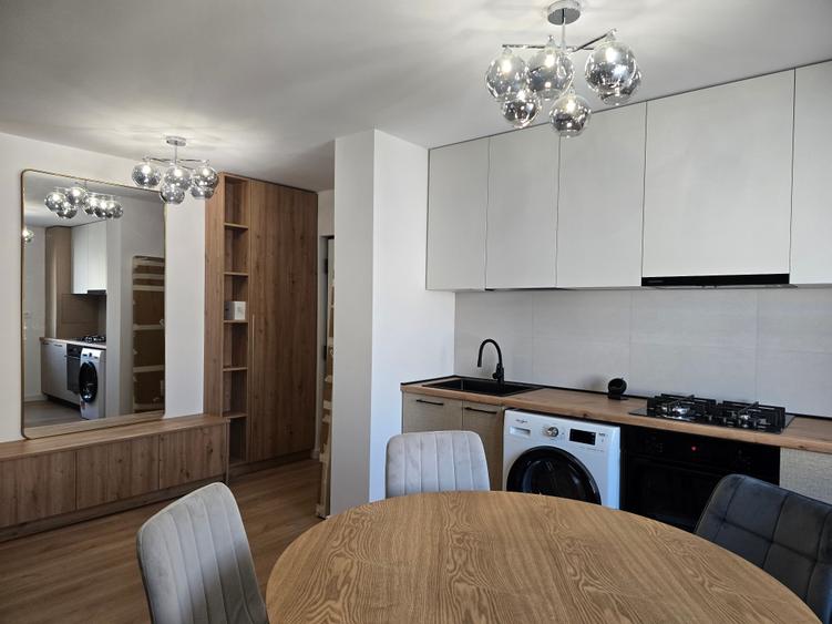 Apartament cu 4 camere decomandat în P-ța Alba Iulia