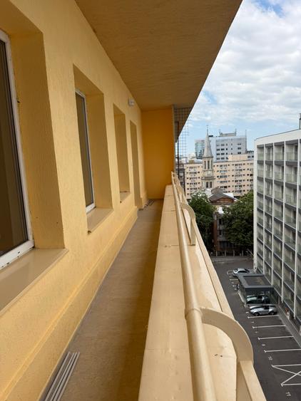 Apartament cu 3 camere nedecomandat în Calea Victoriei