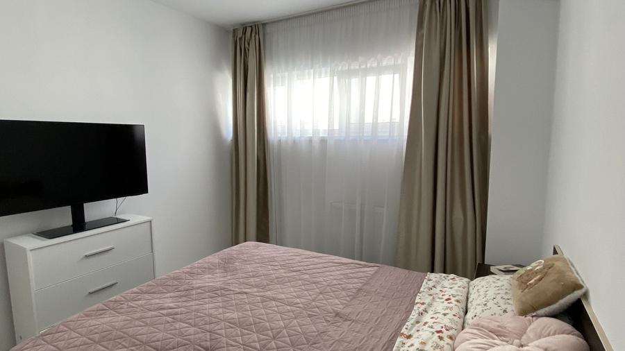 Apartament cu 3 camere semidecomandat, mobilat în Turnișor