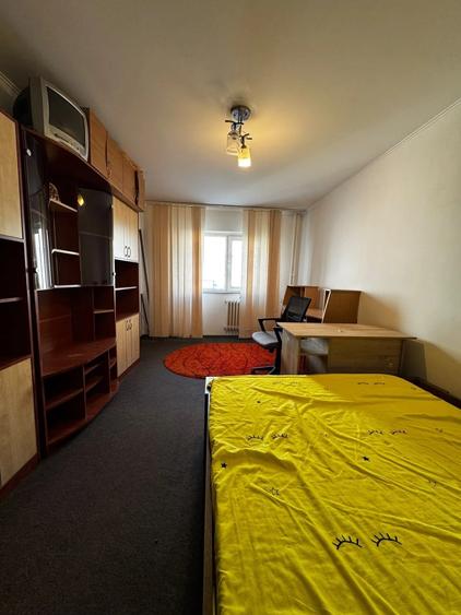 Apartament cu 2 camere decomandat în Podul de Fier
