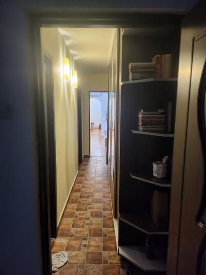 Apartament cu 3 camere semidecomandat, mobilat în Brâncoveanu