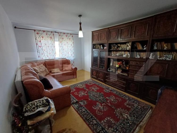 Apartament cu 3 camere decomandat, mobilat în Debarcader