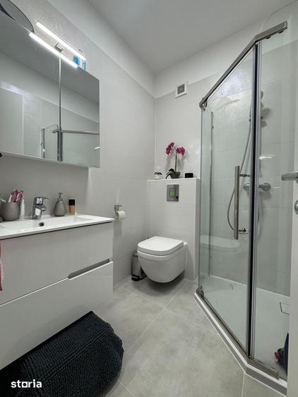 Apartament cu 3 camere semidecomandat în Sisești
