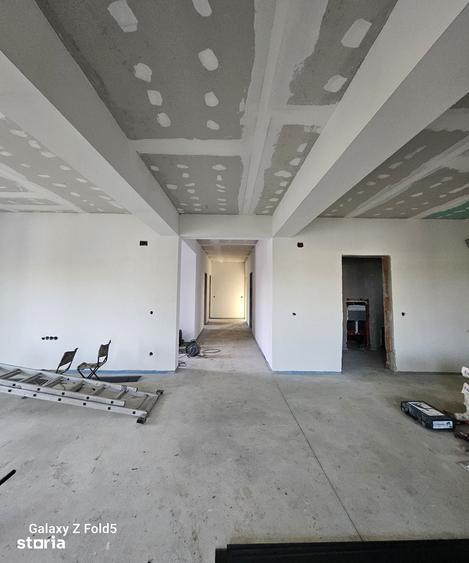 Casă cu 4 camere cu Teren 750 Mp în Central