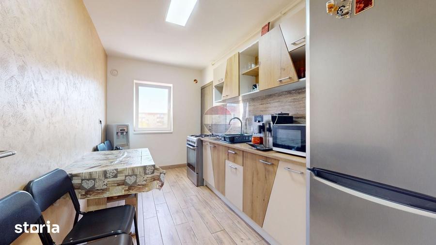 Apartament cu 3 camere decomandat, mobilat în Bartolomeu