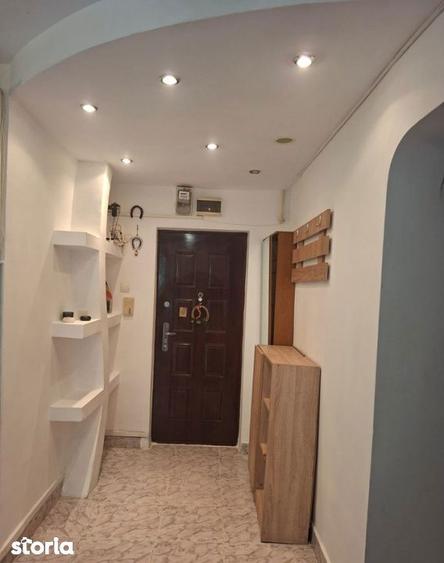 Apartament cu 3 camere decomandat, mobilat în Tei