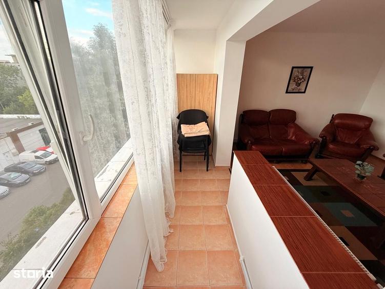 Apartament cu 3 camere decomandat în Podu Roș