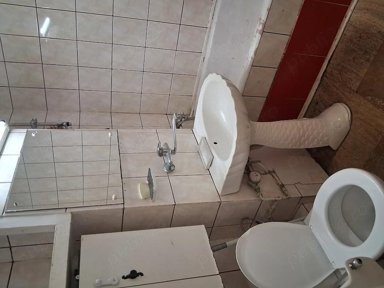 Apartament cu 3 camere decomandat în Lipovei