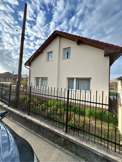 Casă cu 3 camere cu Teren 620 Mp în Central