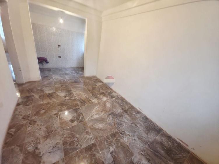 Apartament cu 3 camere decomandat în Săvinești
