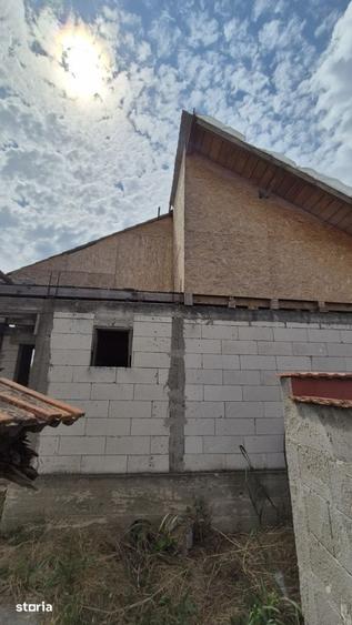 Casă cu 4 camere cu Teren 976 Mp în Lumina