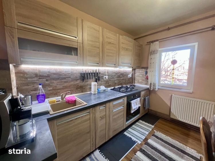 Apartament cu 3 camere semidecomandat, mobilat în Ciarda Roșie
