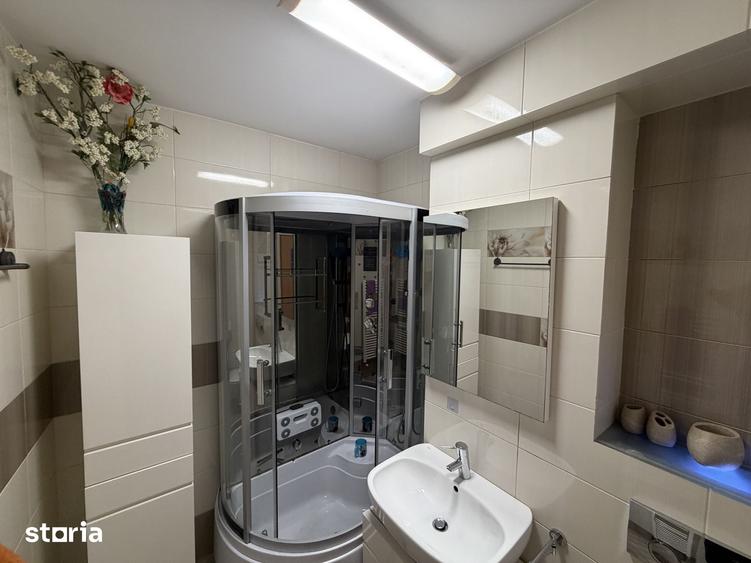 Apartament cu 3 camere decomandat în Nicolina