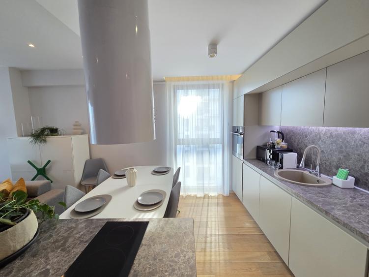 Apartament cu 3 camere semidecomandat în Herăstrău