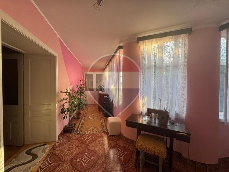 Casă individuală cu 4 camere cu Teren 1439 Mp în Semlac