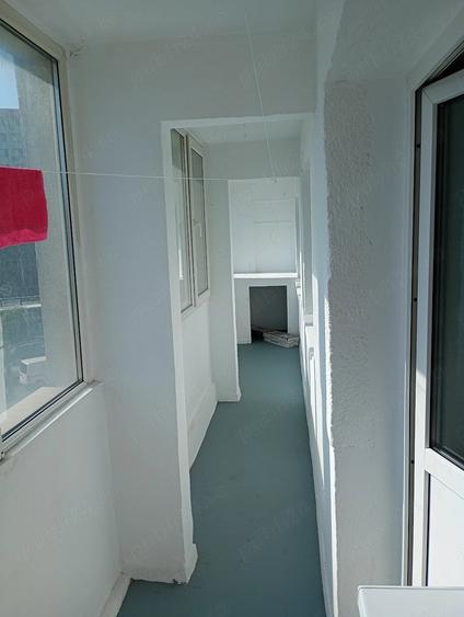 Apartament cu 3 camere semidecomandat în Obor