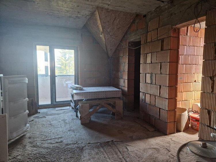 Duplex cu 12 camere cu Teren 1000 Mp în Romanii de Sus