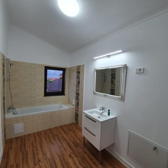 Casă cu 5 camere cu Teren 250 Mp în Mogoșoaia