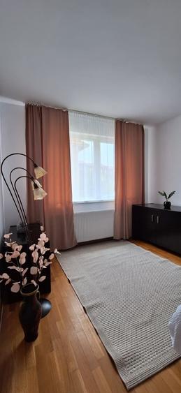 Apartament cu 3 camere decomandat în Casele Micești