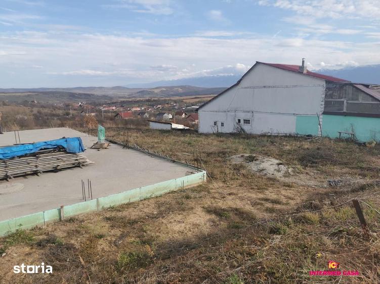 Teren de 665 mp, în Roșia