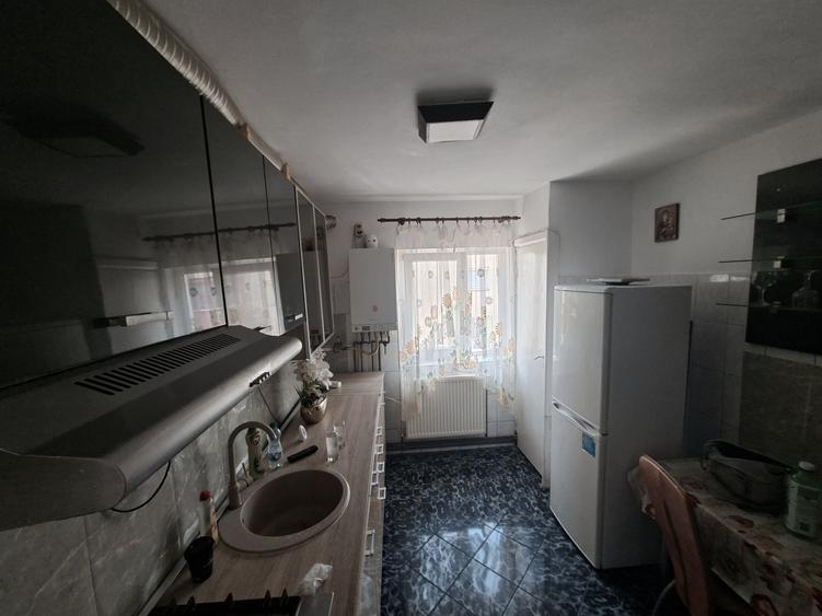 Apartament cu 2 camere semidecomandat în Dâmbovița