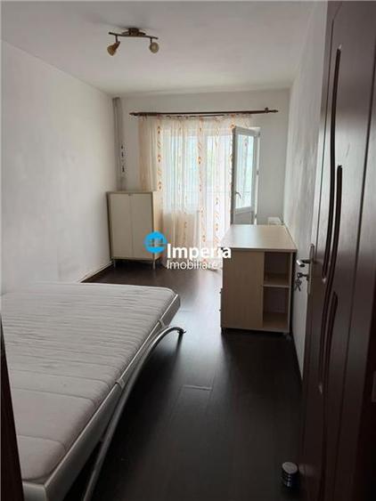 Apartament cu 3 camere decomandat în Aeroport