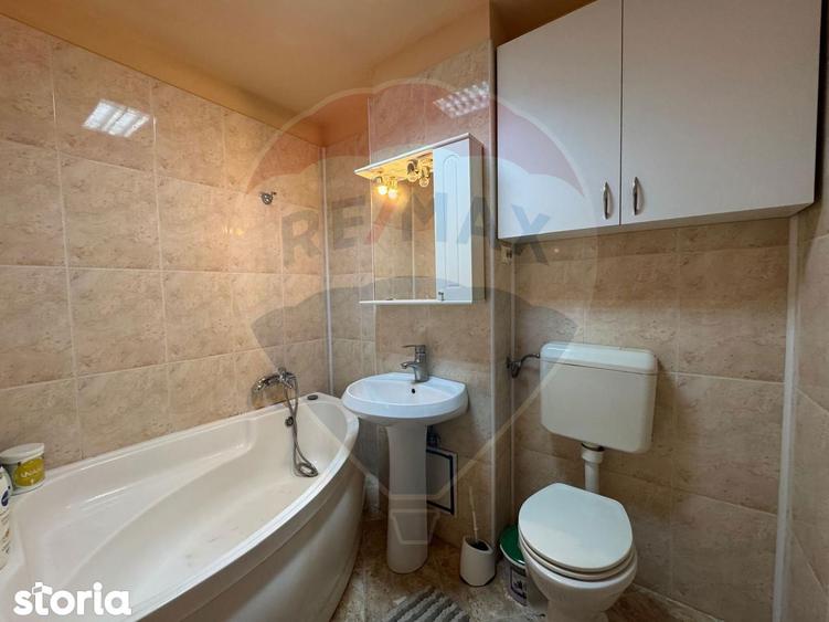 Apartament cu 3 camere, mobilat în Polivalentă