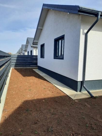 Casă individuală cu 3 camere cu Teren 450 Mp în Joița