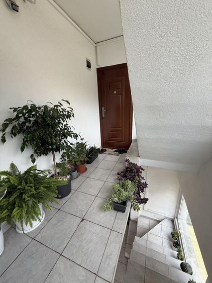 Apartament cu 2 camere semidecomandat, mobilat în Central