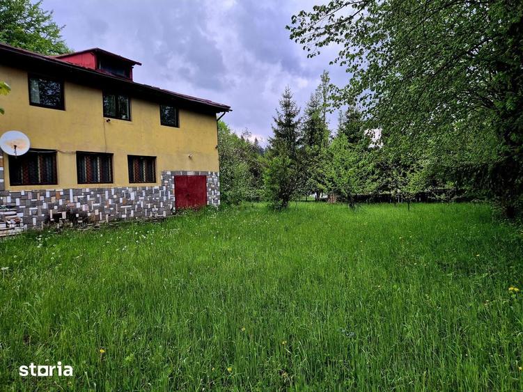 Casă cu 5 camere cu Teren 3908 Mp în Central