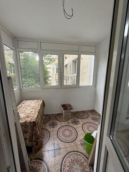 Apartament cu 4 camere semidecomandat în Rahova
