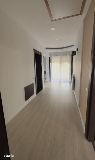 Casă cu 5 camere cu Teren 100 Mp în Domnești