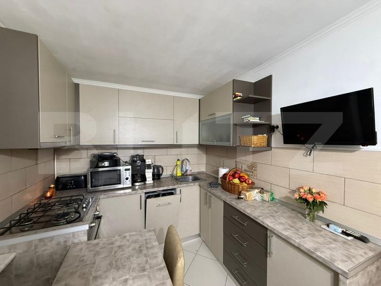 Apartament cu 4 camere semidecomandat, mobilat în Nicolina