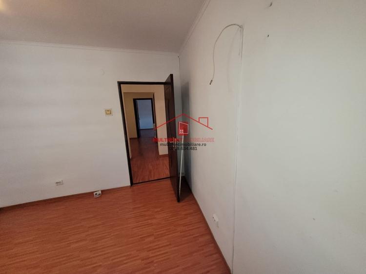 Apartament cu 3 camere decomandat în Piața Nouă